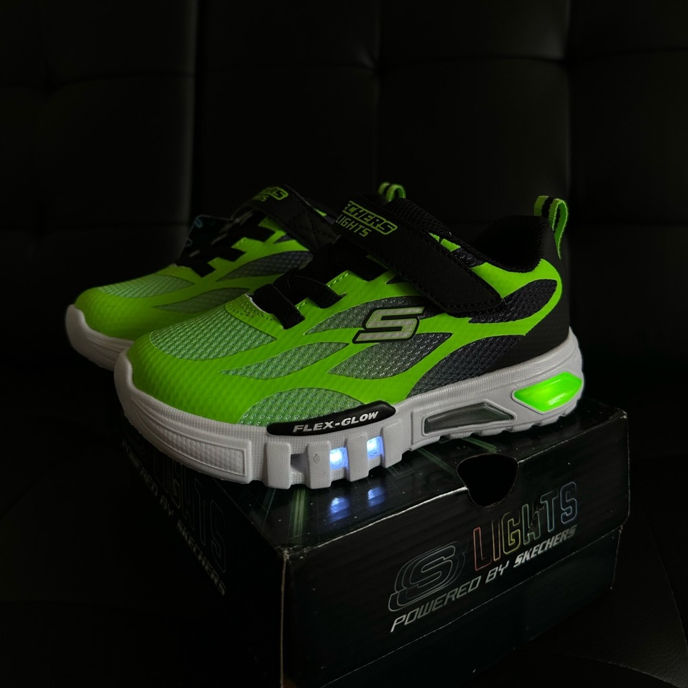 BOYS SKECHERS SHOES SIZE 10